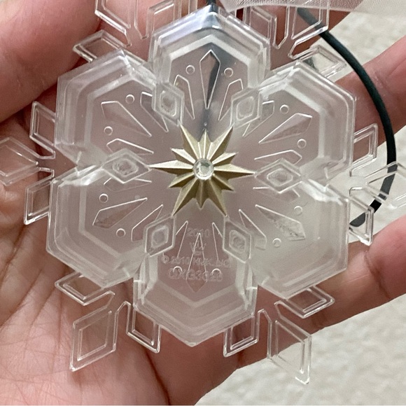 2010 Hallmark Wonder & Light Glowing Snowflake Starter Set with Magic Cord - Picture 7 of 8